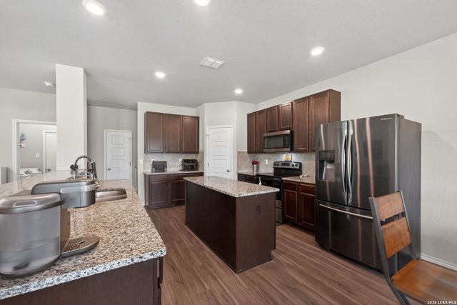 5910 Frisbee Path, Converse, TX 78109