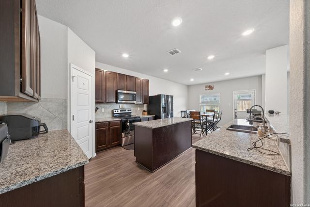 5910 Frisbee Path, Converse, TX 78109