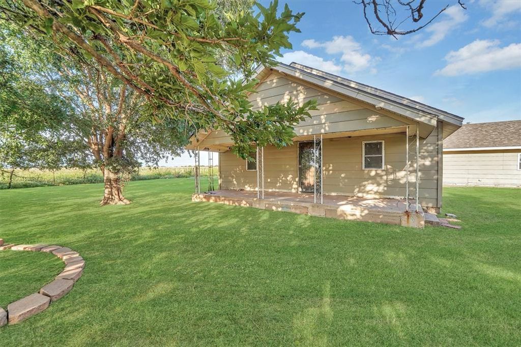 Image 1 of property listing at 22904 N County Road 1840 Road, Mangum, OK 73554