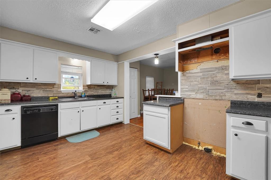 Image 10 of property listing at 22904 N County Road 1840 Road, Mangum, OK 73554