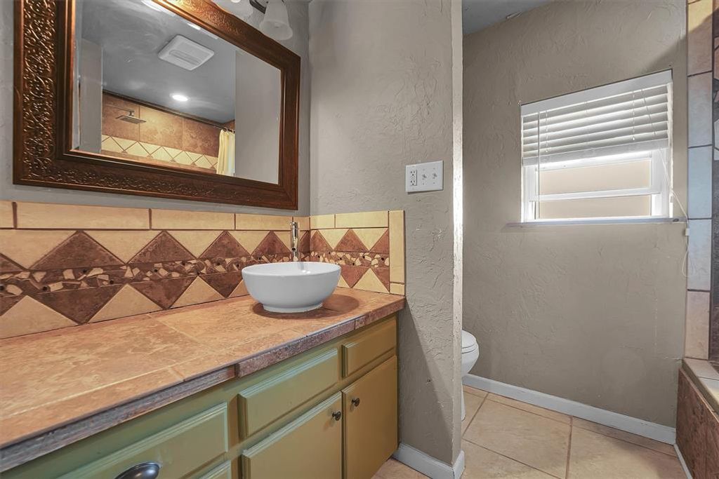 Image 20 of property listing at 22904 N County Road 1840 Road, Mangum, OK 73554