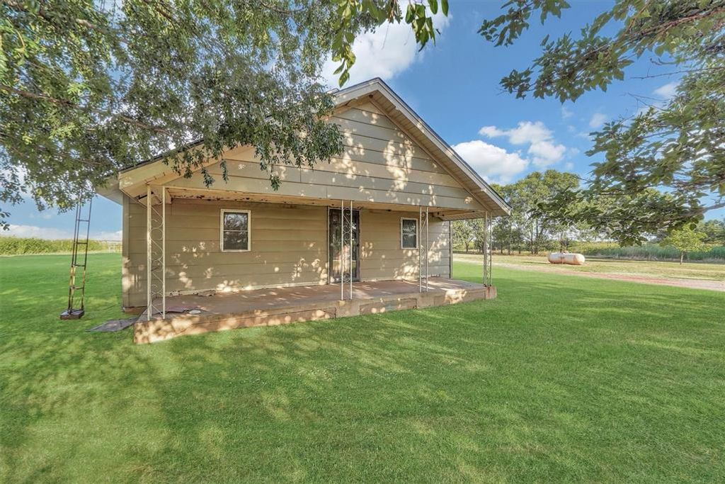 Image 3 of property listing at 22904 N County Road 1840 Road, Mangum, OK 73554