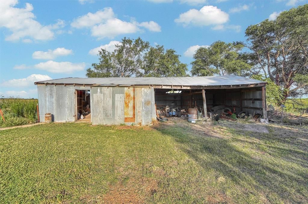 Image 33 of property listing at 22904 N County Road 1840 Road, Mangum, OK 73554