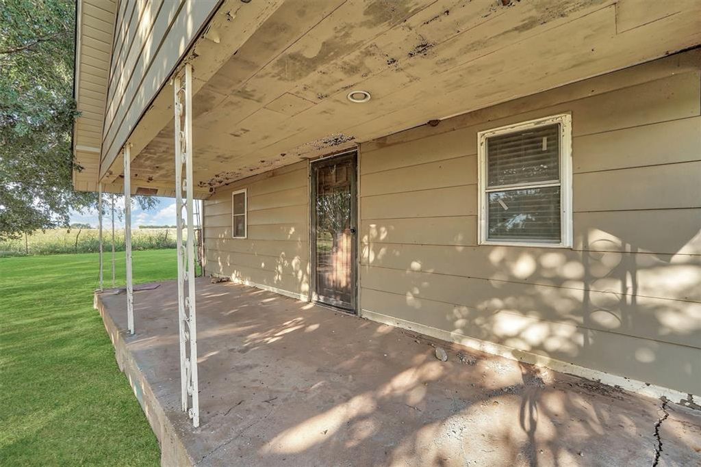 Image 4 of property listing at 22904 N County Road 1840 Road, Mangum, OK 73554