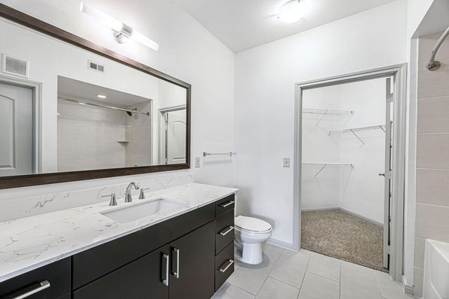 8877 Lakes At 610 Drive 366, Houston, TX 77054