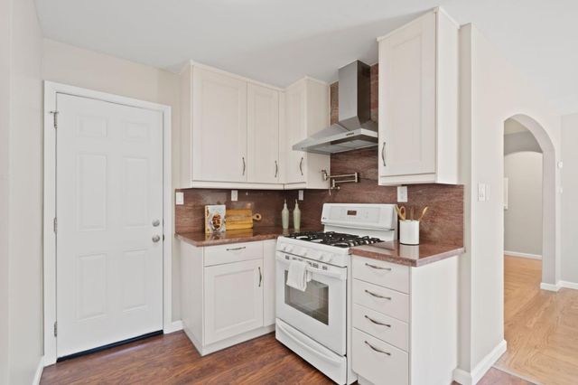 3544 Spring Street, Redwood City, CA 94063