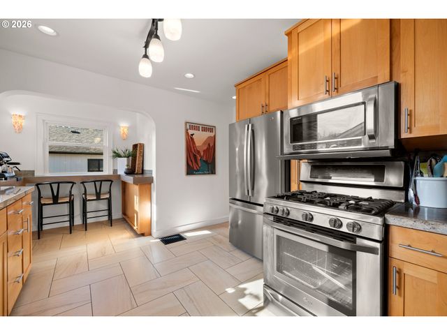 7004 Ne EVERETT St, Portland, OR 97213