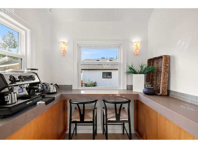 7004 Ne EVERETT St, Portland, OR 97213