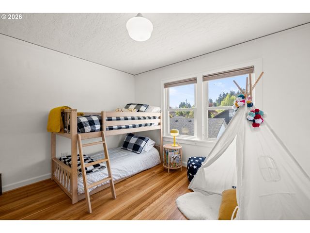 7004 Ne EVERETT St, Portland, OR 97213