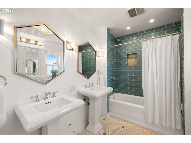 7004 Ne EVERETT St, Portland, OR 97213