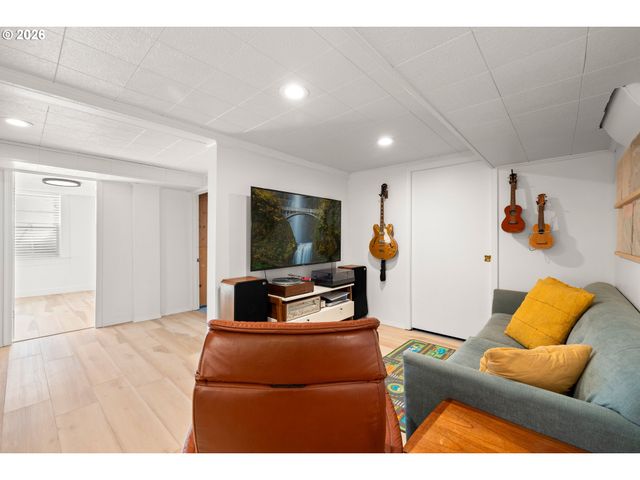 7004 Ne EVERETT St, Portland, OR 97213