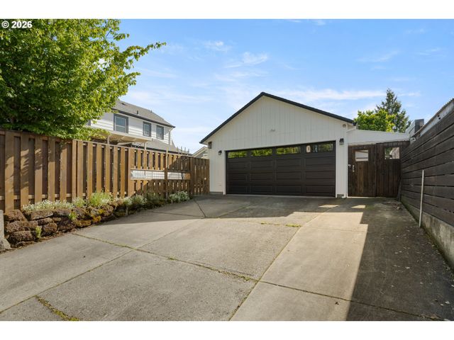 7004 Ne EVERETT St, Portland, OR 97213