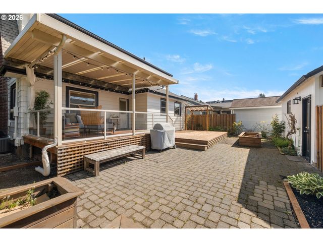 7004 Ne EVERETT St, Portland, OR 97213