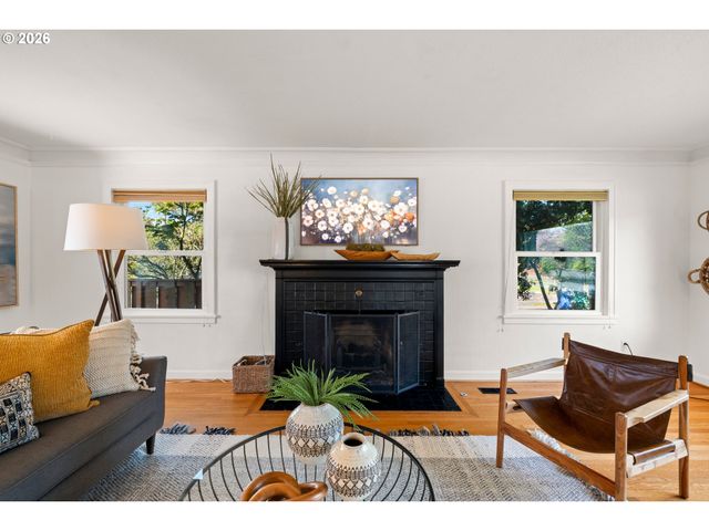 7004 Ne EVERETT St, Portland, OR 97213