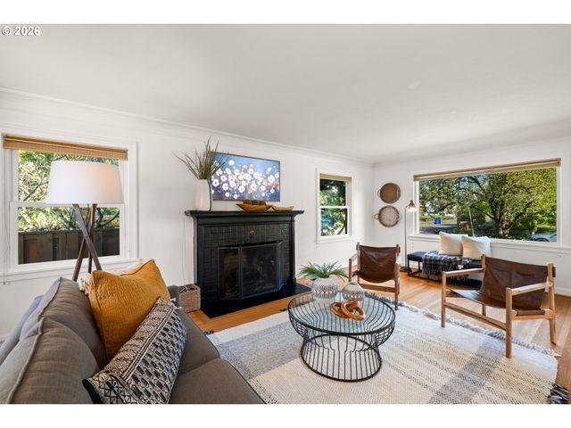 7004 Ne EVERETT St, Portland, OR 97213