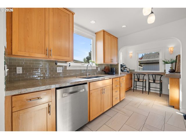 7004 Ne EVERETT St, Portland, OR 97213