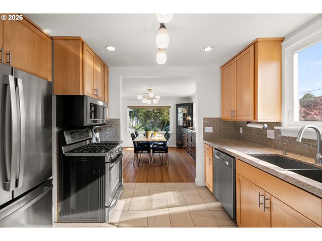 7004 Ne EVERETT St, Portland, OR 97213