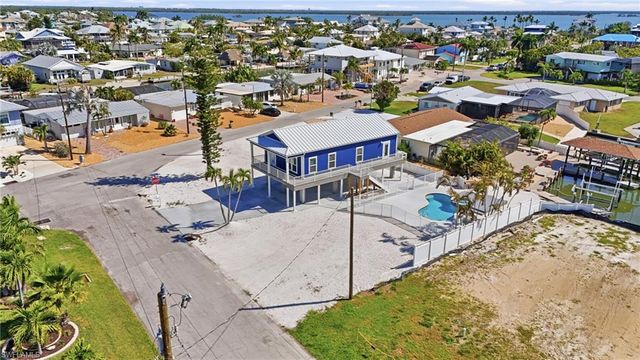 1 Fairview BLVD, Fort Myers Beach, FL 33931