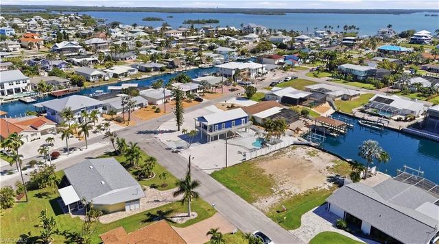 1 Fairview BLVD, Fort Myers Beach, FL 33931