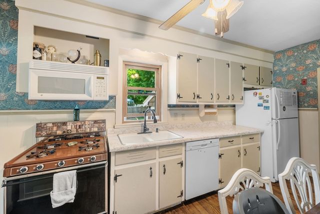 15 Quannapowitt Ave, Wakefield, MA 01880