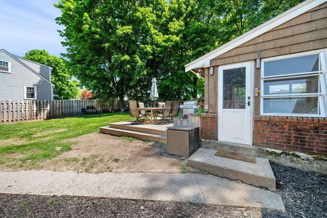 15 Quannapowitt Ave, Wakefield, MA 01880