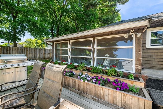 15 Quannapowitt Ave, Wakefield, MA 01880
