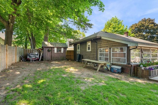 15 Quannapowitt Ave, Wakefield, MA 01880