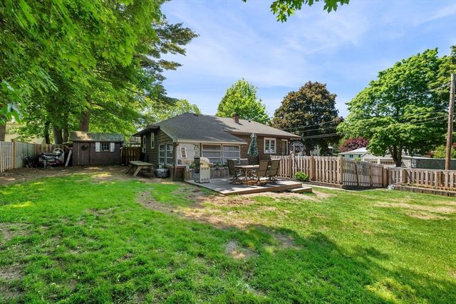 15 Quannapowitt Ave, Wakefield, MA 01880