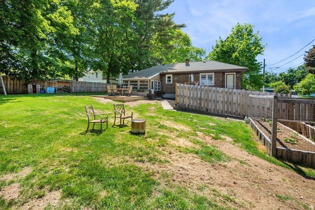 15 Quannapowitt Ave, Wakefield, MA 01880