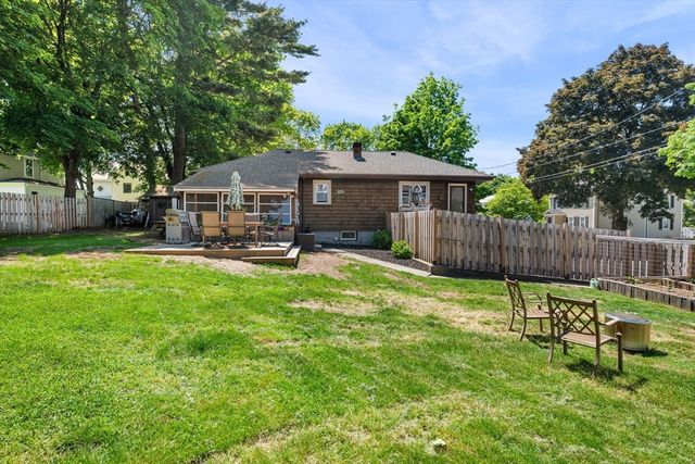 15 Quannapowitt Ave, Wakefield, MA 01880