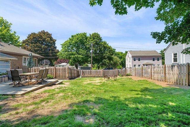 15 Quannapowitt Ave, Wakefield, MA 01880