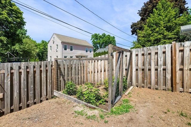 15 Quannapowitt Ave, Wakefield, MA 01880