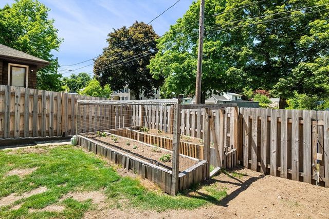 15 Quannapowitt Ave, Wakefield, MA 01880