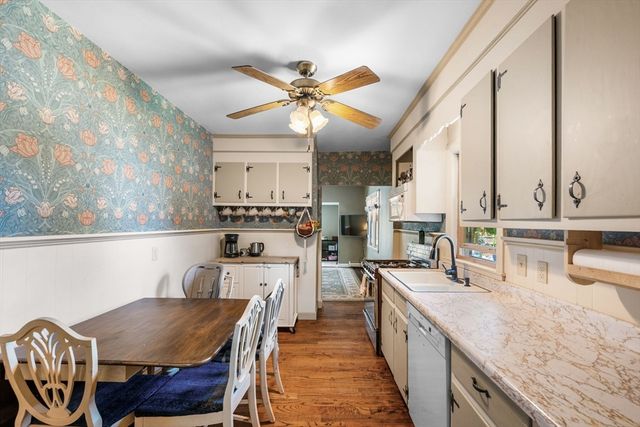15 Quannapowitt Ave, Wakefield, MA 01880