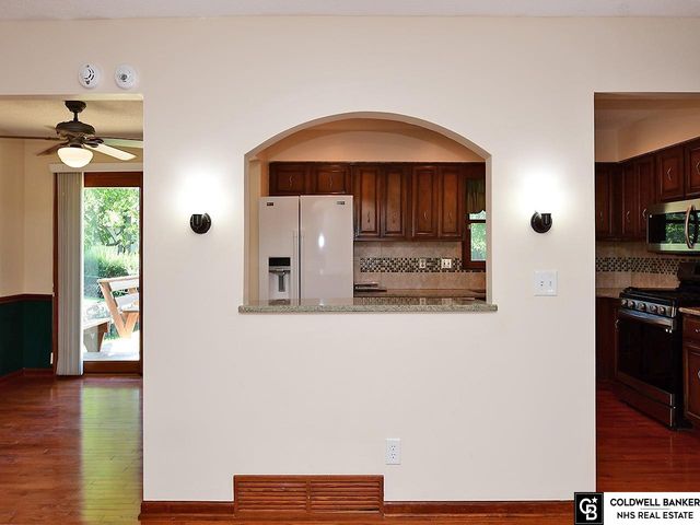 11673 Sunburst Avenue, Omaha, NE 68164