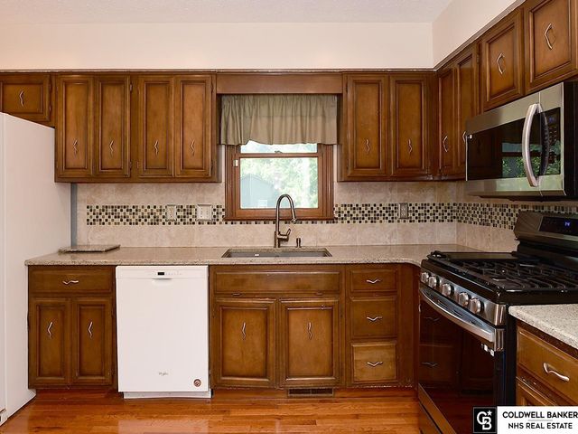 11673 Sunburst Avenue, Omaha, NE 68164
