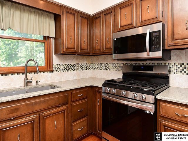 11673 Sunburst Avenue, Omaha, NE 68164