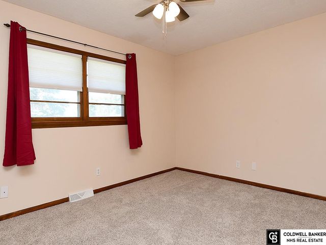 11673 Sunburst Avenue, Omaha, NE 68164