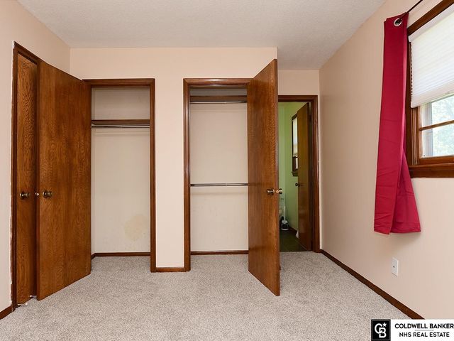 11673 Sunburst Avenue, Omaha, NE 68164