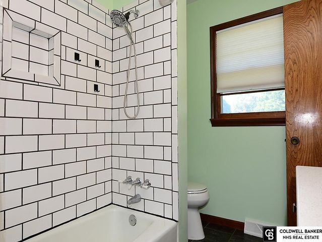 11673 Sunburst Avenue, Omaha, NE 68164