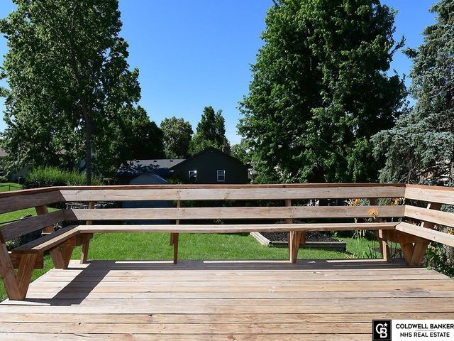 11673 Sunburst Avenue, Omaha, NE 68164