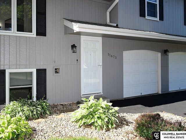 11673 Sunburst Avenue, Omaha, NE 68164