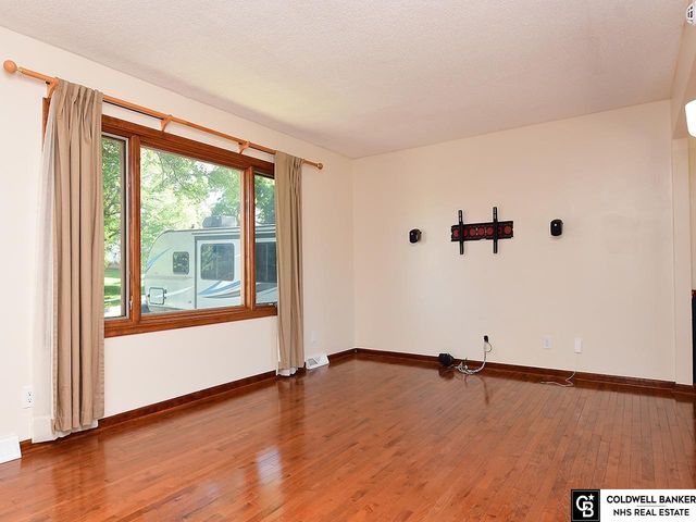 11673 Sunburst Avenue, Omaha, NE 68164