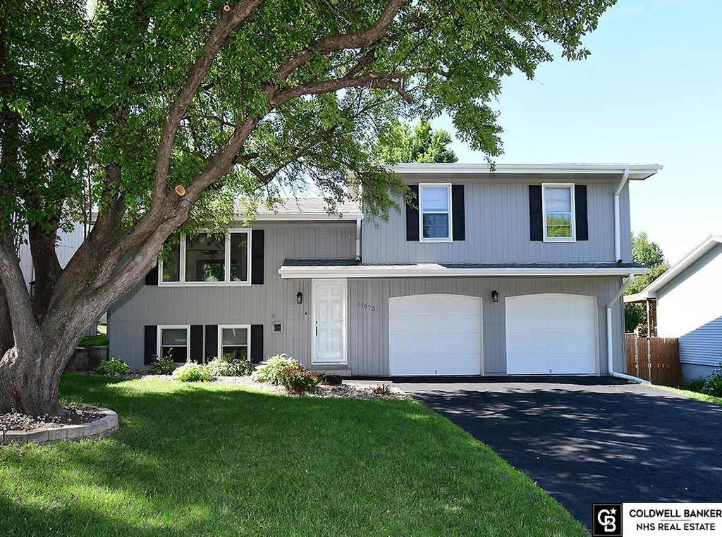 11673 Sunburst Avenue, Omaha, NE 68164