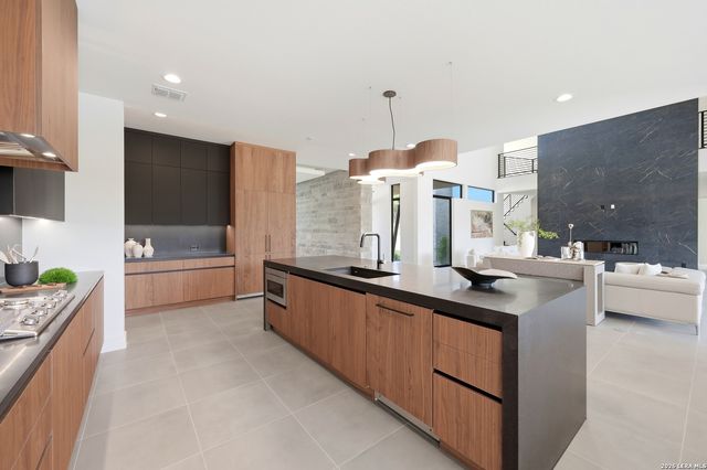 62 Via Aragon, San Antonio, TX 78257