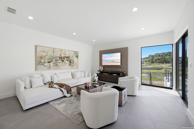 62 Via Aragon, San Antonio, TX 78257
