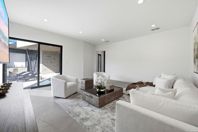 62 Via Aragon, San Antonio, TX 78257