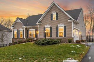 345 Park Edge Dr, Findlay Twp, PA 15026