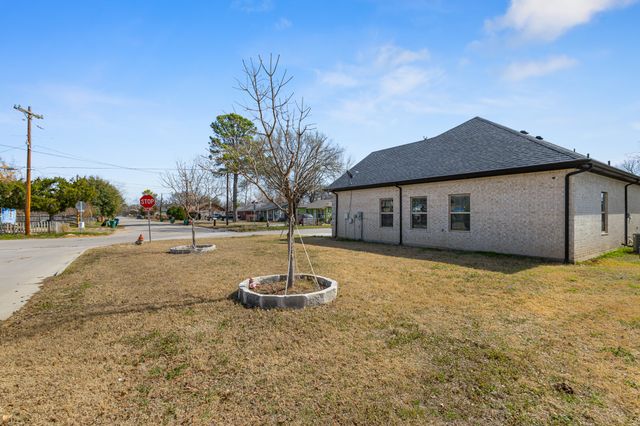 909 1st Street, Bridgeport, TX 76426