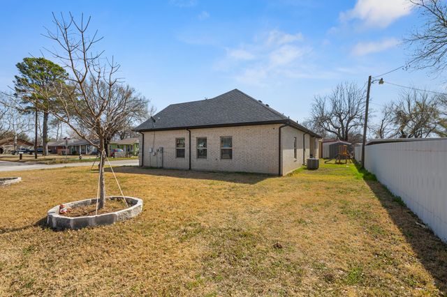 909 1st Street, Bridgeport, TX 76426